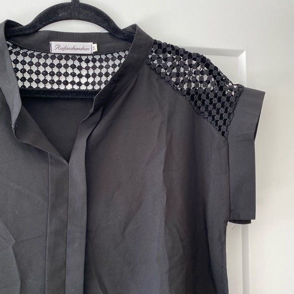 Black sleek collared blouse - Picture 1 of 4